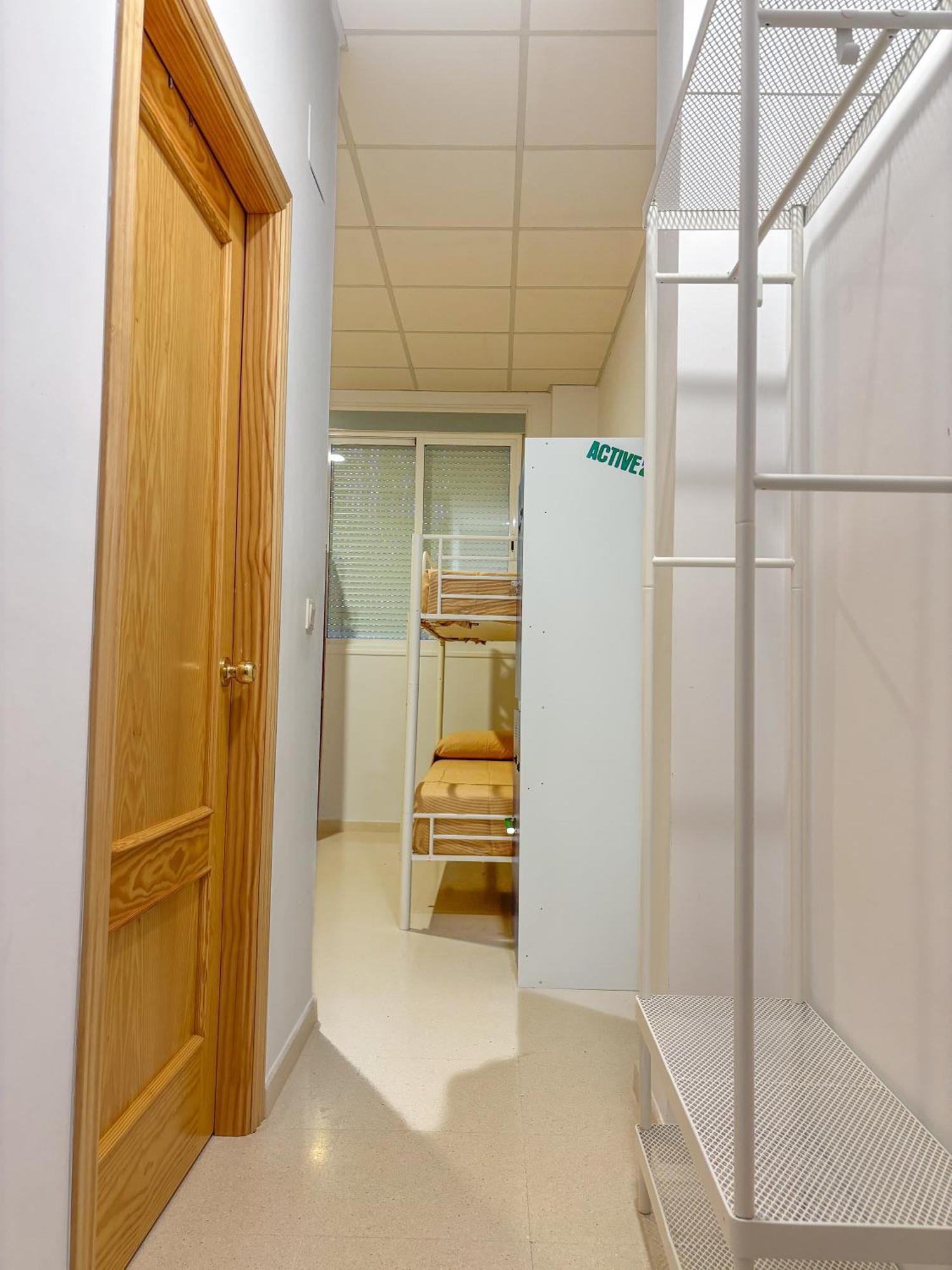 Albergue Multiaventura Active Andalucia Almodovar del Rio Ngoại thất bức ảnh